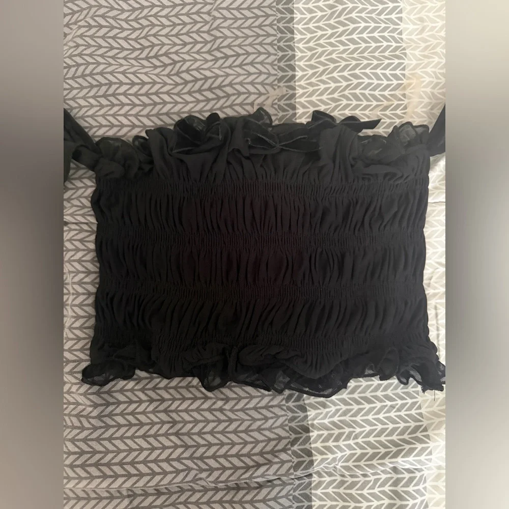 Hot Topic Black Off-Shoulder Crop Top - Picture 2 of 6
